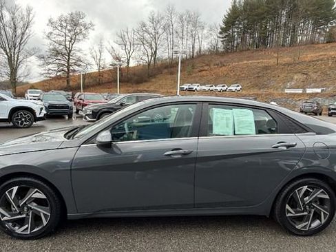 Used 2025 Hyundai Elantra SEL image 7