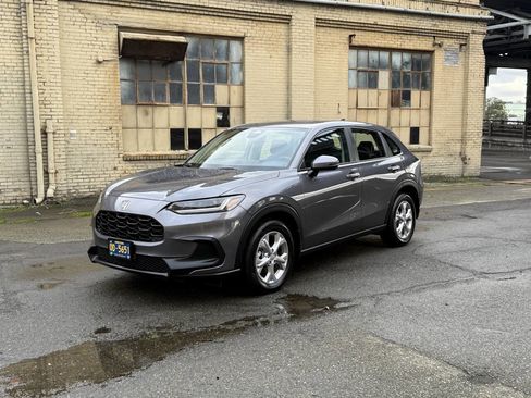 Used 2023 Honda HR-V LX image 2