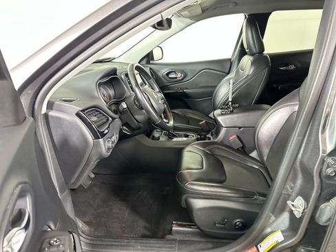 Used 2020 Jeep Cherokee Latitude Plus image 11