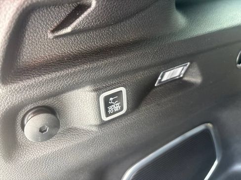 Used 2024 Jeep Grand Cherokee L Limited AWD/4WD image 15