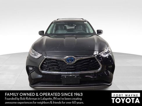 Used 2024 Toyota Highlander Limited image 3