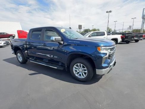 Used 2022 Chevrolet Silverado 1500 LT AWD/4WD image 2