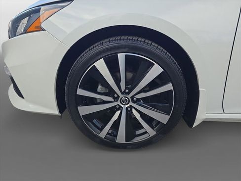 Used 2022 Nissan Altima 2.0 SR image 9