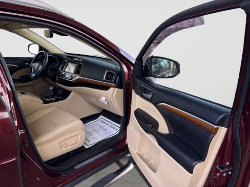 Used 2017 Toyota Highlander Limited Platinum image 17