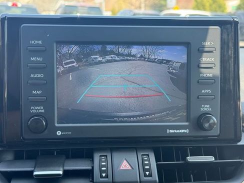 Used 2020 Toyota RAV4 XLE Premium image 31