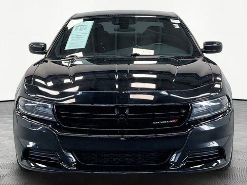 Used 2018 Dodge Charger SXT w/ Blacktop Package RWD image 2