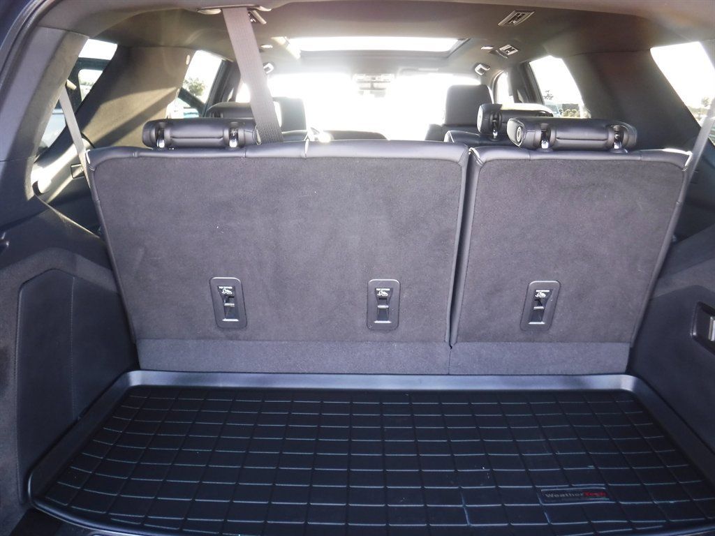 Used 2023 Cadillac Escalade Premium Luxury RWD image 6