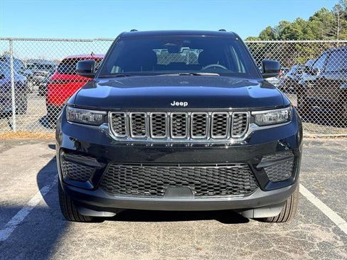 Used 2025 Jeep Grand Cherokee Laredo X image 2