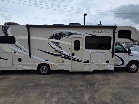 Used 2017 Ford E-450 and Econoline 450 Super Duty w/ Motorhome Prep Package RWD image 5