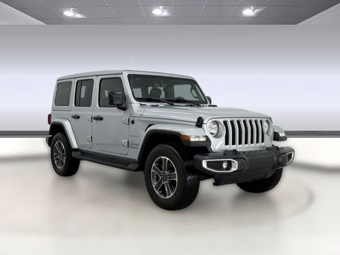Used 2023 Jeep Wrangler Unlimited Sahara w/ Cold Weather Group AWD/4WD image 6