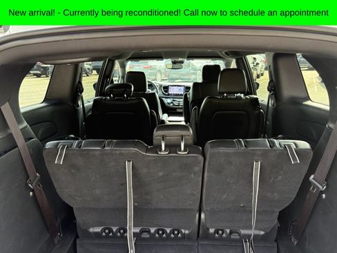 Used 2025 Chrysler Pacifica Select FWD image 5
