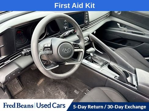 Used 2023 Hyundai Elantra SEL w/ Preferred Accessory Package image 9