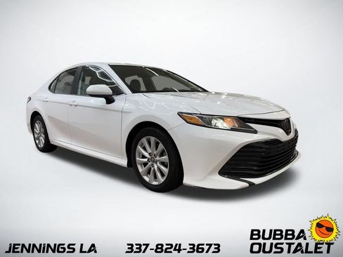 Used 2019 Toyota Camry LE FWD image 7