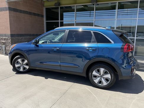 Used 2022 Kia Niro LX FWD image 5