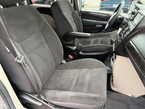 Used 2018 Dodge Grand Caravan SE w/ UConnect Hands-Free Group image 34