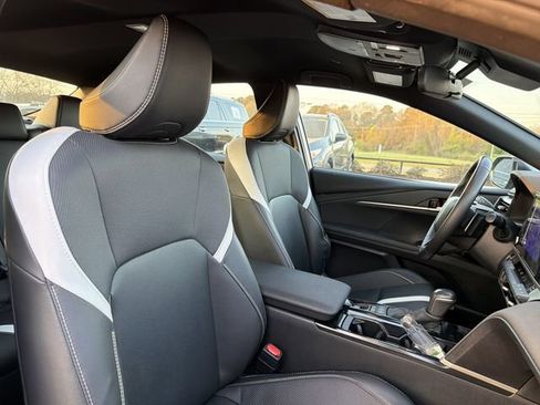 Used 2025 Toyota Camry SE image 18