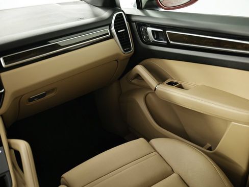 Certified 2023 Porsche Cayenne Coupe AWD/4WD image 25