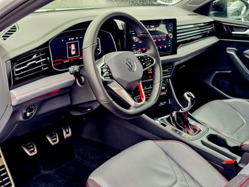 Used 2025 Volkswagen Jetta GLI Autobahn image 6