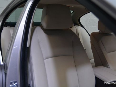 Used 2011 BMW 528i Sedan image 14