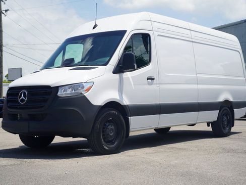 Used 2025 Mercedes-Benz Sprinter 2500 image 4