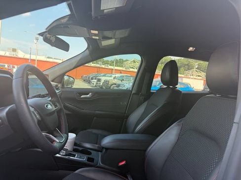 Used 2025 Ford Escape ST-Line w/ Tech Pack #1 FWD image 4
