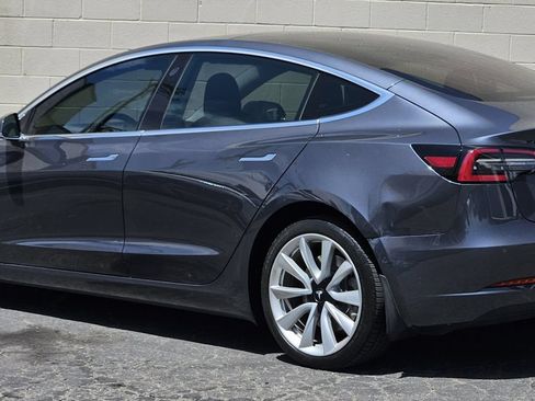 Used 2018 Tesla Model 3 Long Range RWD image 3