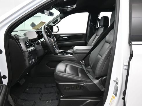 Used 2025 Chevrolet Suburban LT RWD image 11
