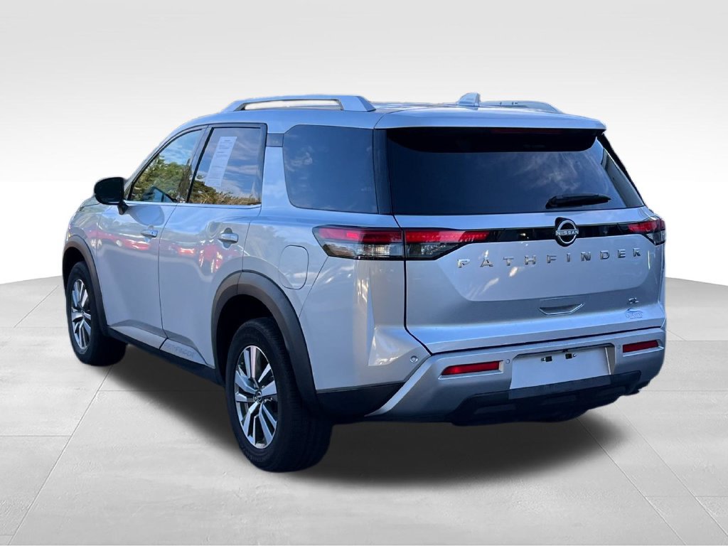 Used 2025 Nissan Pathfinder SL FWD image 7