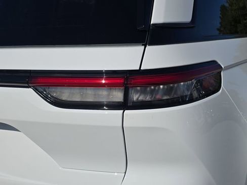 New 2025 Jeep Grand Cherokee Altitude image 8