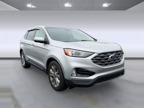 Used 2019 Ford Edge Titanium w/ Cold Weather Package AWD/4WD image 4