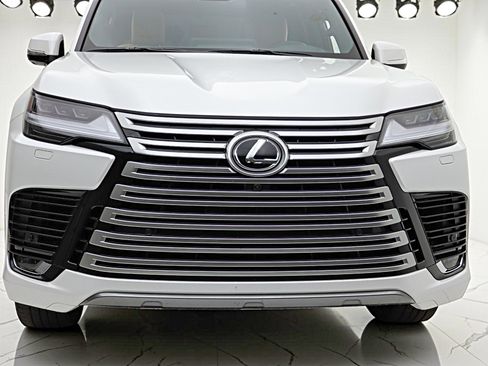 Used 2025 Lexus LX 700h Luxury AWD/4WD image 18