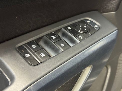 Used 2025 Nissan Pathfinder Rock Creek AWD/4WD image 9