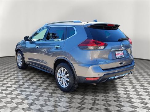 Used 2020 Nissan Rogue SV image 4