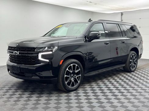 Used 2023 Chevrolet Suburban RST w/ Luxury Package AWD/4WD image 2
