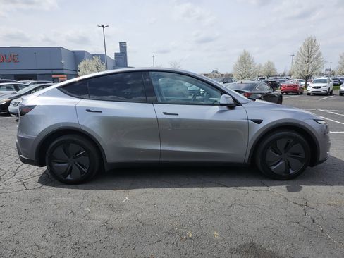 Used 2026 Tesla Model Y AWD image 17