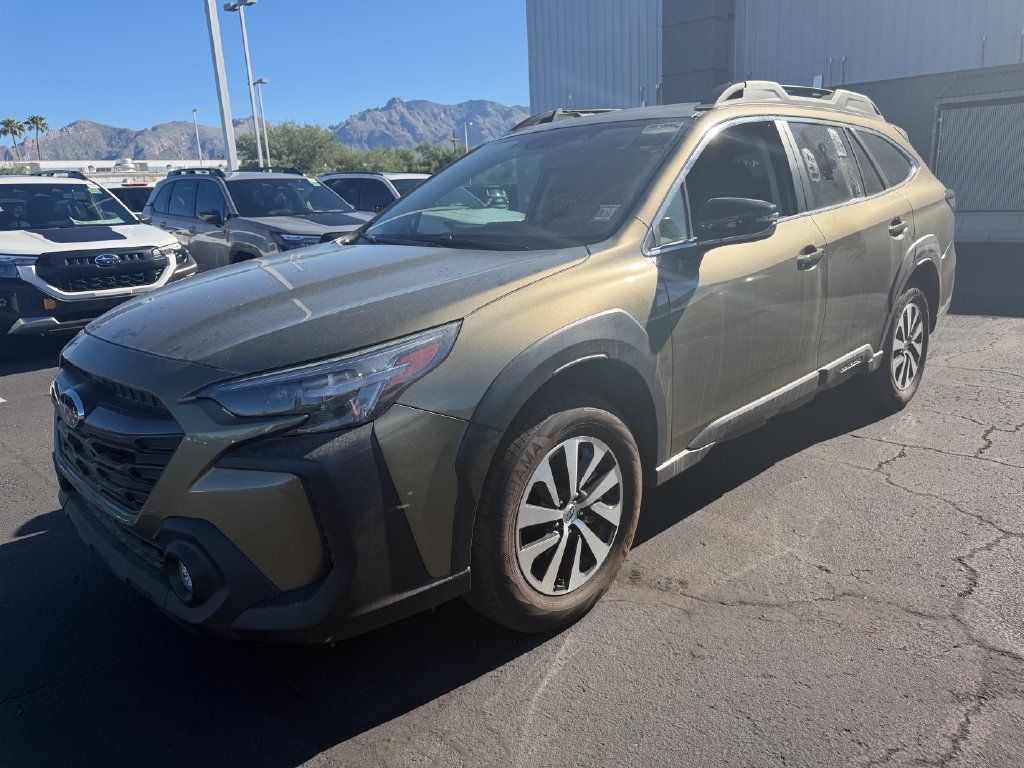 Used 2025 Subaru Outback Premium AWD/4WD image 3