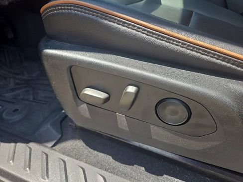 Used 2023 GMC Canyon AT4 w/ AT4 Premium Package AWD/4WD image 11
