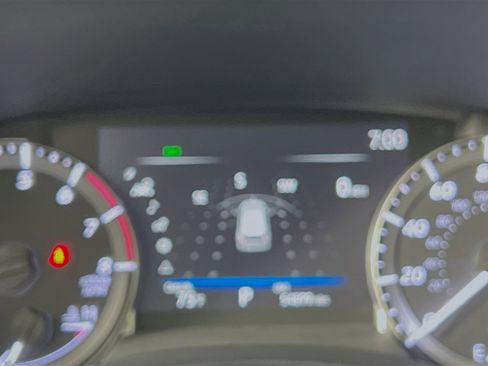 Used 2024 Toyota Highlander LE image 22