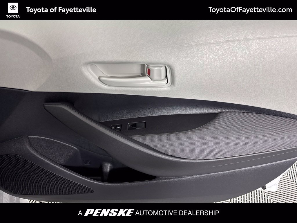 Used 2027 Toyota Corolla LE FWD image 9