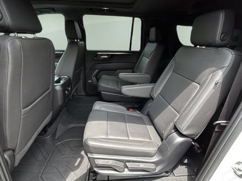 Used 2025 Chevrolet Suburban Z71 w/ Comfort Package AWD/4WD image 20