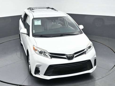 Used 2019 Toyota Sienna LE image 47