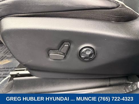 Used 2025 Chrysler Pacifica Limited FWD image 44