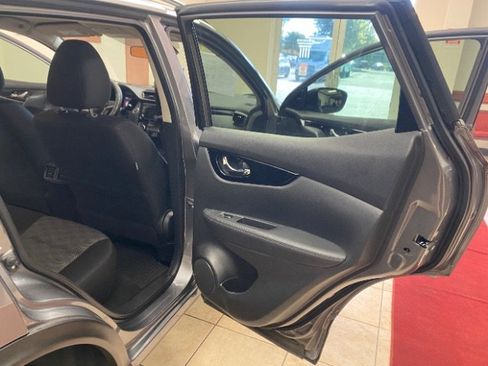 Used 2021 Nissan Rogue Sport SV FWD image 13