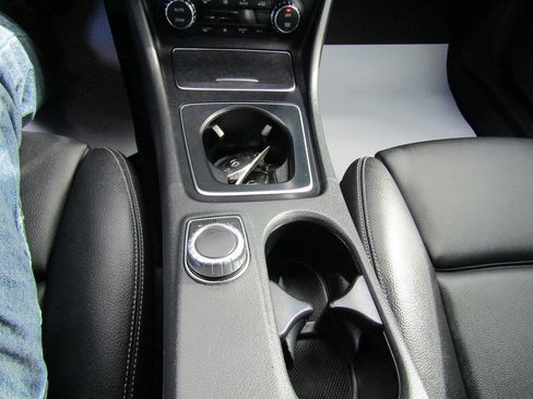 Used 2019 Mercedes-Benz GLA 250 4MATIC image 15