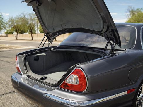 Used 2006 Jaguar XJ8 RWD image 89