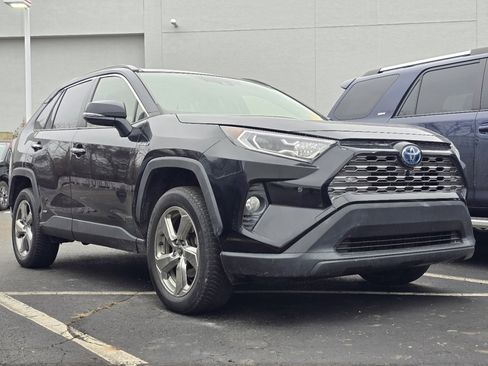 Used 2020 Toyota RAV4 Limited image 2