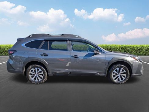 Used 2025 Subaru Outback Premium image 3