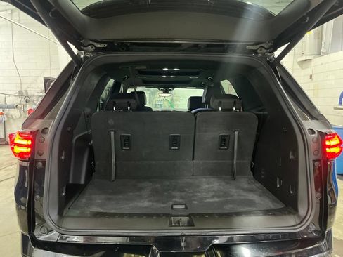 Used 2023 Chevrolet Traverse Premier w/ Redline Edition FWD image 32