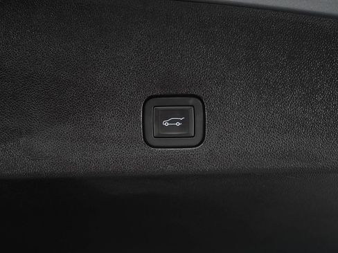 Used 2025 Cadillac XT6 Sport image 17