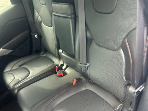 Used 2017 Jeep Cherokee Trailhawk AWD/4WD image 31